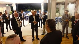 Begrüßung beim Empfang des deutschen Botschafters Nikolaus Graf Lambsdorff mit Gräfin Marcie Gräfin Lambsdorff und Dr: Klaus Beyer (Geschäftsführer GSTT) anl. der TRENCHLESS ASIA 2018 in Kuala Lumpur, Malaysia