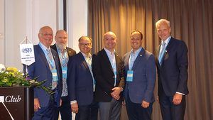 Ausländische Delegation bei der Finnischen NO DIG Conference in Lappeenranta. (v.l-n.r) Dr. Klaus Beyer (Geschäftsführer GSTT), Mark André Haebler (Vice Chairman ÖGL), Juri Keukonen (Vice Chairman iSTT), Enrico Boi (Chairman iSTT), Matthew Izzard (Chairman UKSTT), Prof. Dr. Karsten Körkemeyer (Vorstandsvorsitzender GSTT)