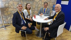 Besuch am „German Pavilion“ vom Deutschen Generalkonsulat in Kapstadt (v.l.n.r.:) Roland Seidler (Consul Deputy Head of Mission), Magdalena Sturies (Anwärterin), Matthias Hansen (Generalkonsul), Dr. Klaus Beyer (Geschäftsführer GSTT)