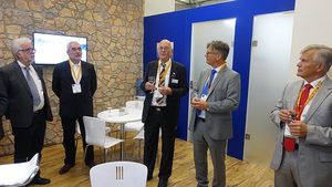 Begrüßung der Gäste beim Empfang des Deutschen Generalkonsuls am „German Pavilion“ (v.r.n.l.:) Rainer Hermes (Mitglied des GSTT-Vorstandes und Aussteller), Matthias Hansen (Generalkonsul), Dr. Klaus Beyer (Geschäftsführer GSTT), Bernd Aufderheide (Vorsitzender der Geschäftsführung - Hamburg Messe und Congress GmbH – HMC) als Gast (HMC war die offizielle Durchführungsgesellschaft mit dem Projektleiter Heinz Neiser).