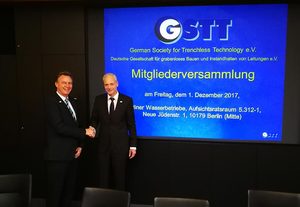 Staffelstabübergabe Vorsitzender des Vorstandes auf der GSTT Mitgliederversammlung in Berlin von Prof. Jens Hölterhoff auf Prof. Dr. Karsten Körkemeyer zum 1. Januar 2018