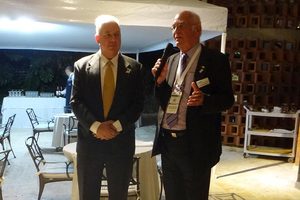 Deutscher Honorarkonsul Alejandro Tieck (li) beim