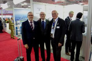 Ehrenmitglied der GSTT Prof. Dr. Dietrich Stein (mitte), Sohn Dr. Robert Stein (S & P Consult GmbH, links) mit Dr. Klaus Beyer (Geschäftsführer GSTT rechts) auf der WATEX Teheran, Iran.